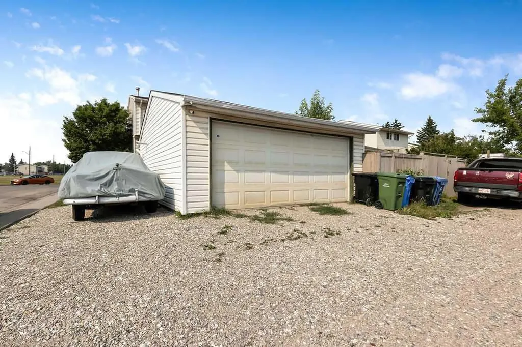 44 Falwood Crescent NE Calgary AB T3J 1E3
