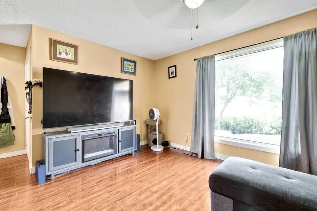 44 Falwood Crescent NE Calgary AB T3J 1E3