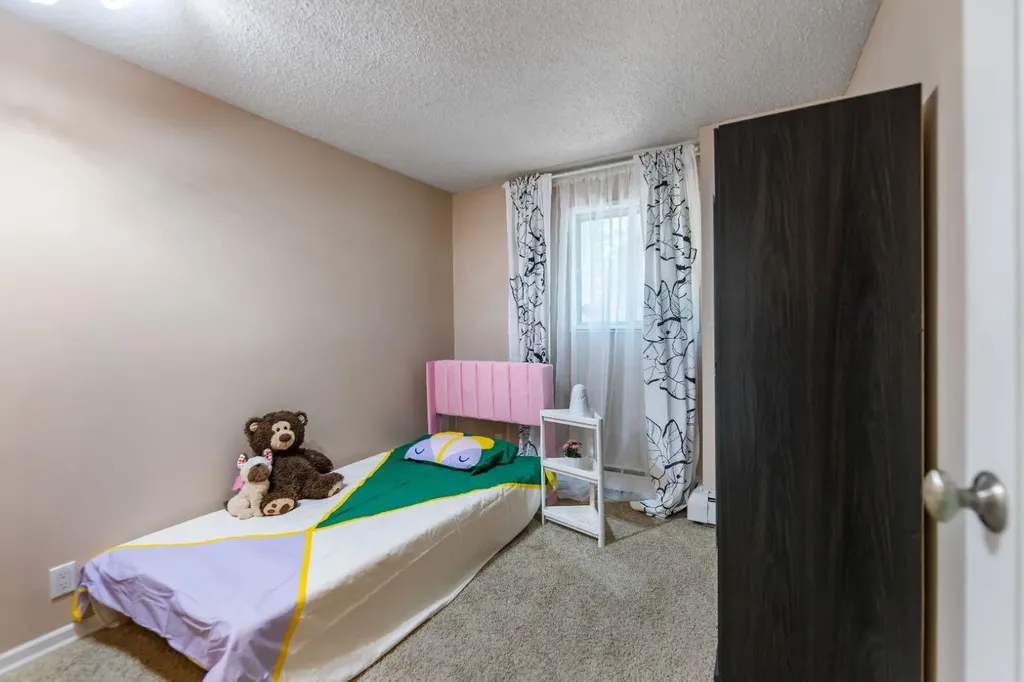 1607 26 Avenue SW Calgary AB T2T1C7