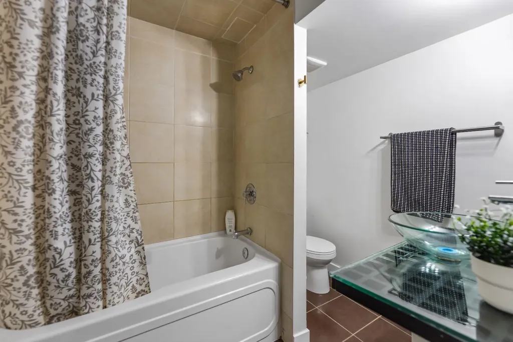 1607 26 Avenue SW Calgary AB T2T1C7