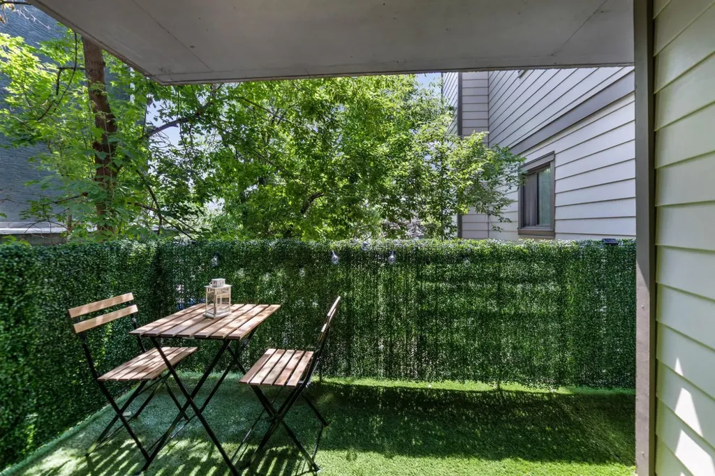 1607 26 Avenue SW Calgary AB T2T1C7