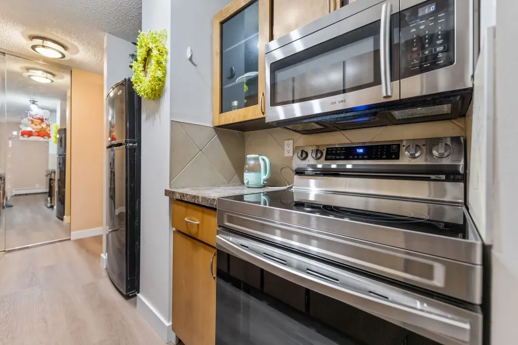 1607 26 Avenue SW Calgary AB T2T1C7