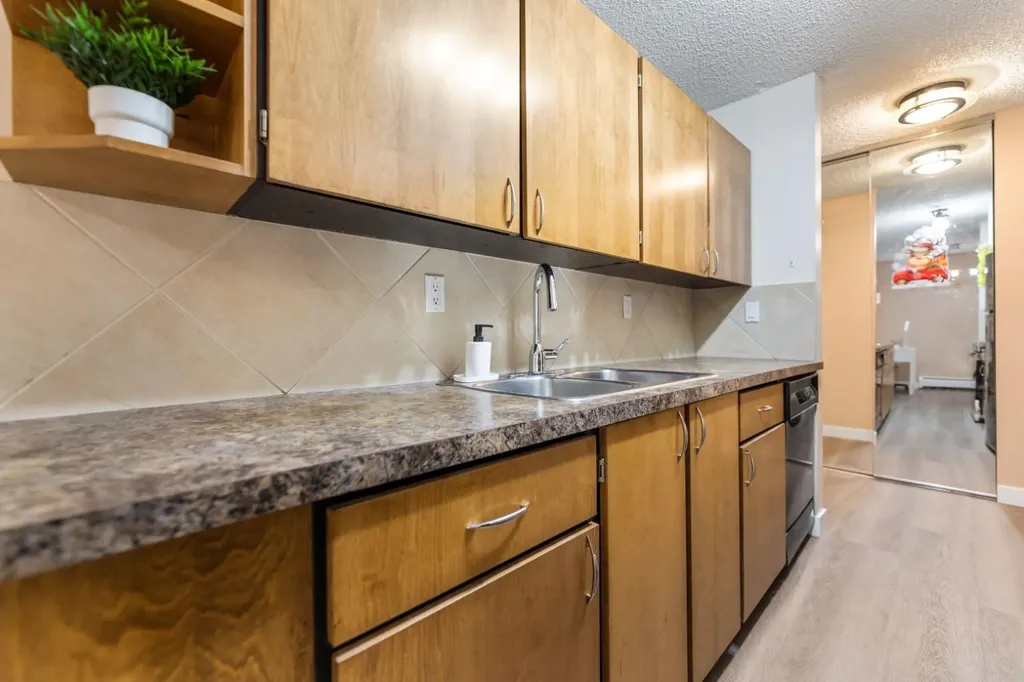 1607 26 Avenue SW Calgary AB T2T1C7