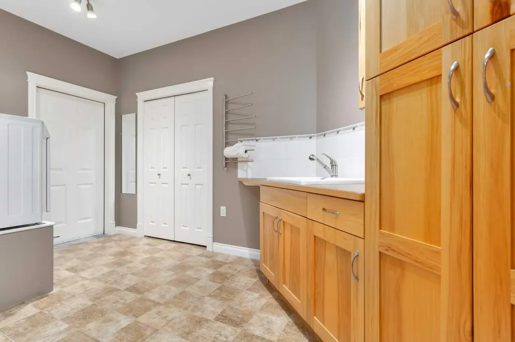 42 Langford Crescent Red Deer AB T4R 2X1
