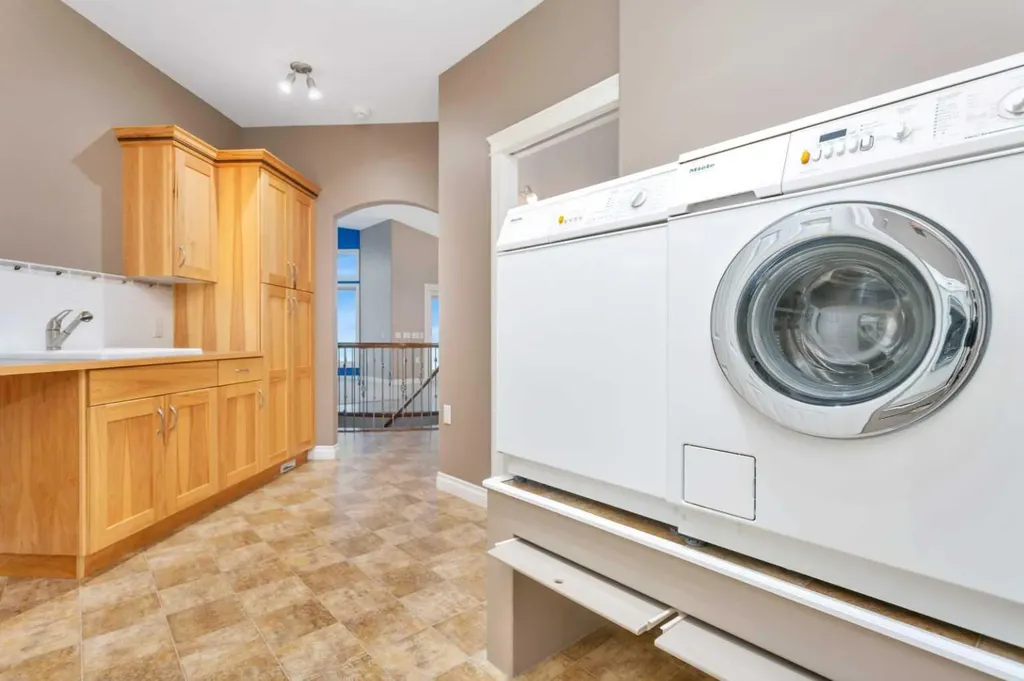 42 Langford Crescent Red Deer AB T4R 2X1
