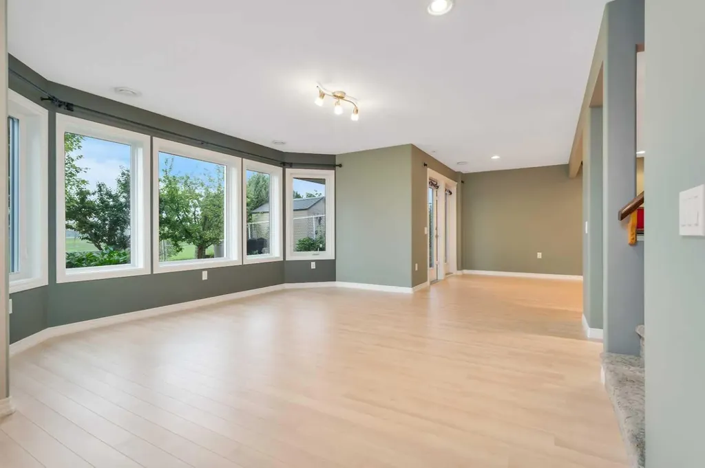 42 Langford Crescent Red Deer AB T4R 2X1