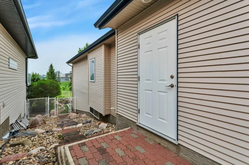 42 Langford Crescent Red Deer AB T4R 2X1