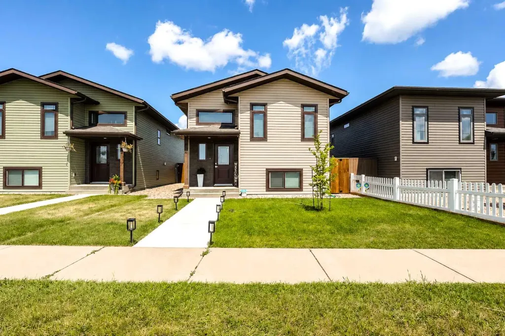 Brooks AB, 1614 2 Avenue E