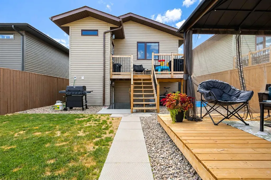 1614 2 Avenue E Brooks AB T1R 1K3