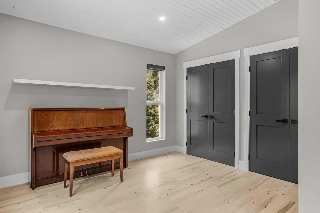 610 Larch Place Canmore AB T1W1S1