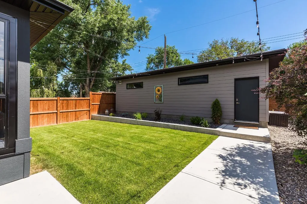 963 12 Street S Lethbridge AB T1J 2S8