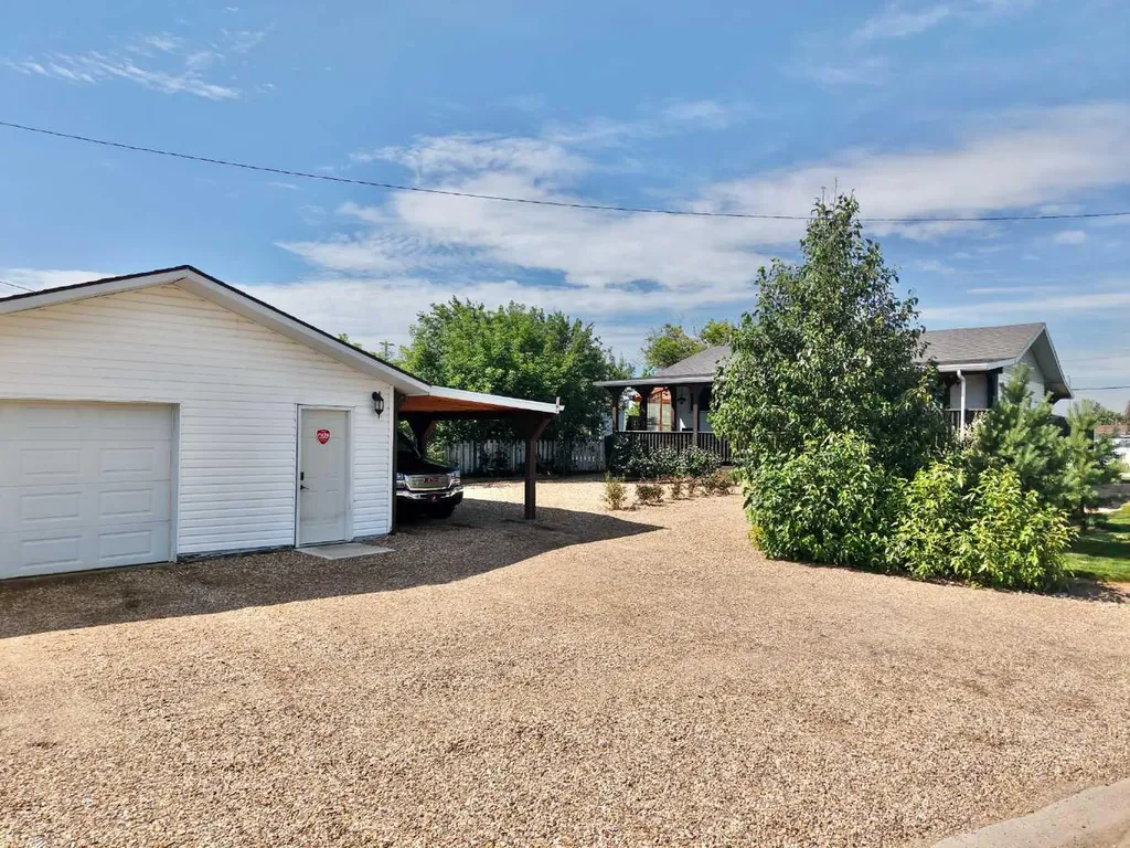 10011 99 Street Nampa AB T0H 2R0