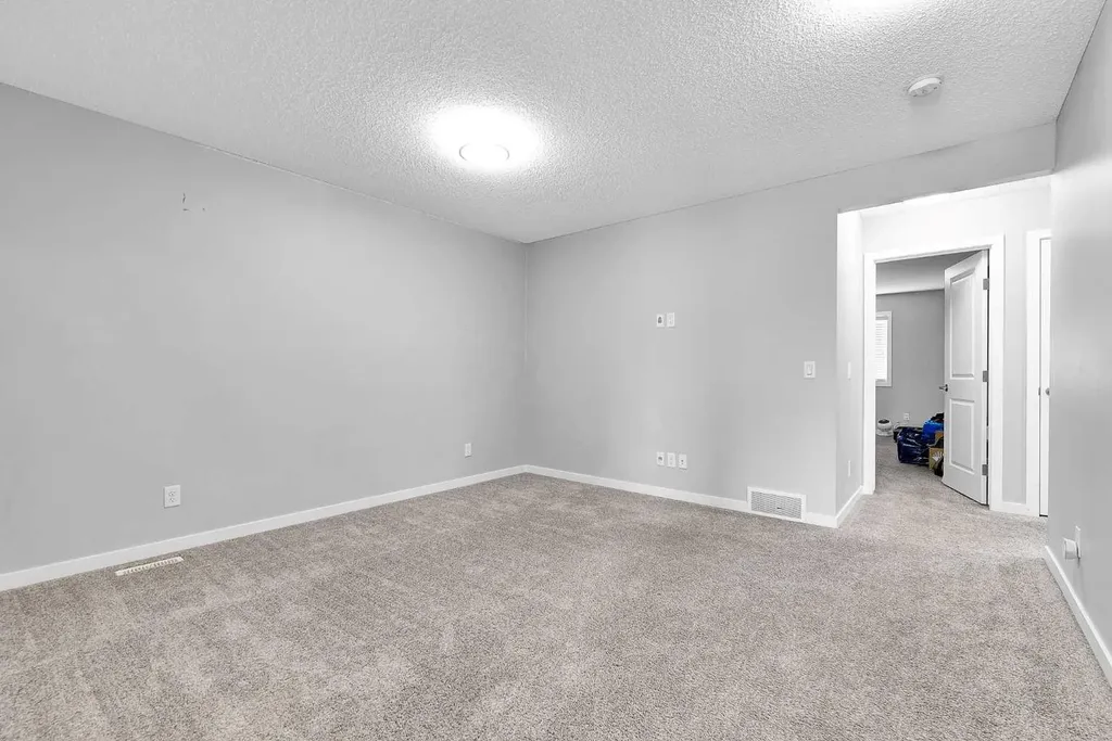 75 Evanscrest Way NW Calgary AB T3P 0R7