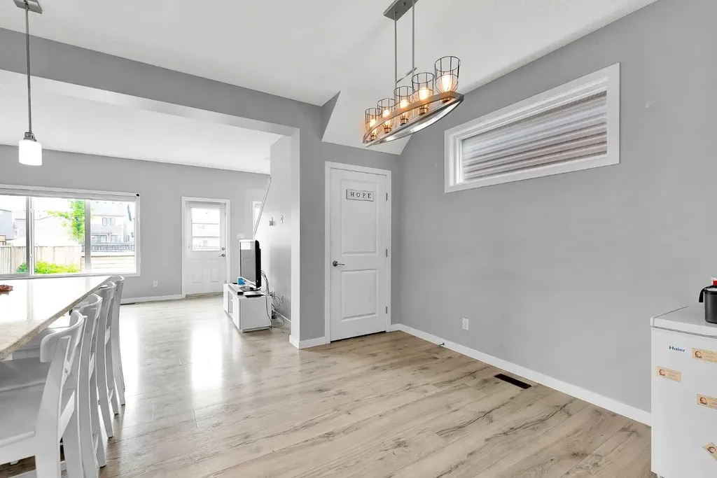 75 Evanscrest Way NW Calgary AB T3P 0R7