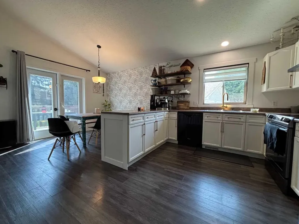 26 Olson Crescent Whitecourt AB T7S 1T9