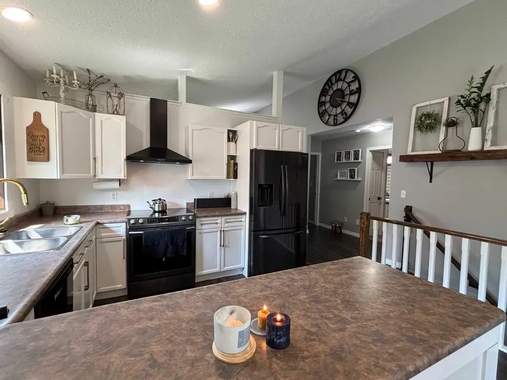 26 Olson Crescent Whitecourt AB T7S 1T9