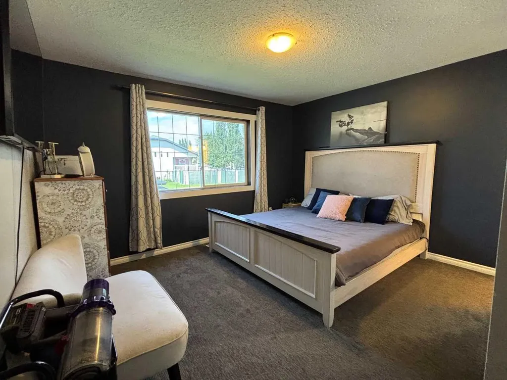 26 Olson Crescent Whitecourt AB T7S 1T9
