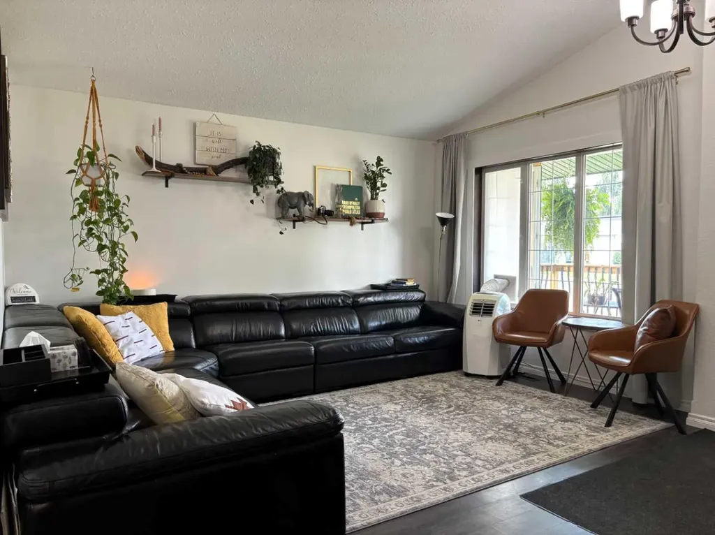 26 Olson Crescent Whitecourt AB T7S 1T9