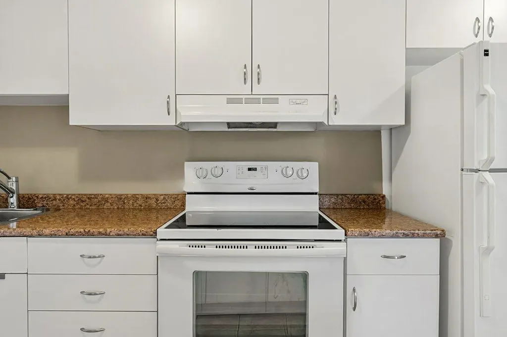 6120B 33 Avenue NW Calgary AB T3B 1B8