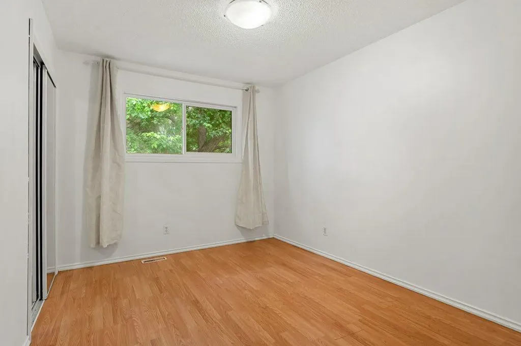6120B 33 Avenue NW Calgary AB T3B 1B8