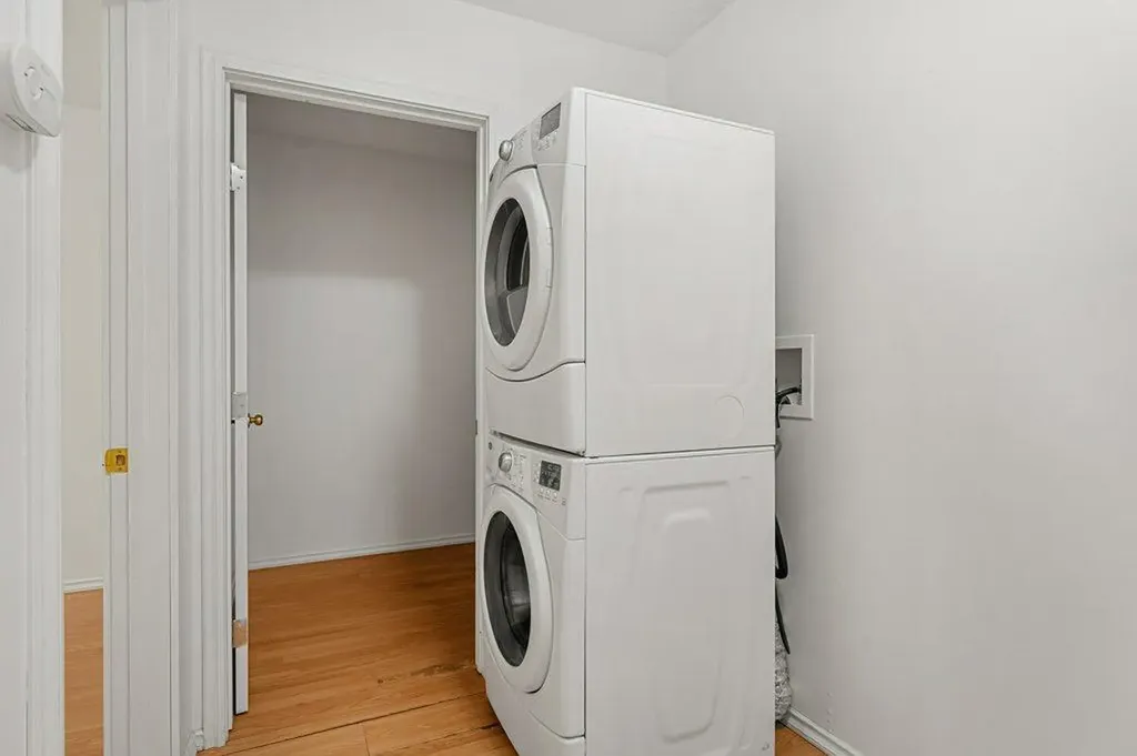 6120B 33 Avenue NW Calgary AB T3B 1B8