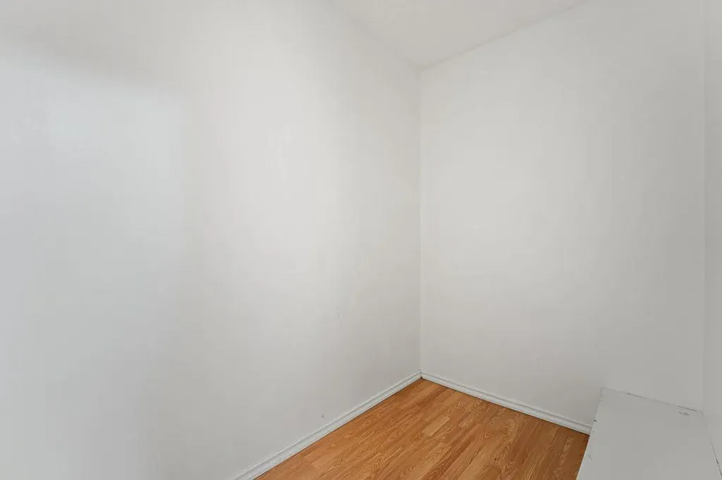 6120B 33 Avenue NW Calgary AB T3B 1B8