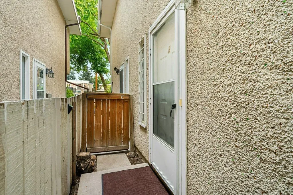 6120B 33 Avenue NW Calgary AB T3B 1B8