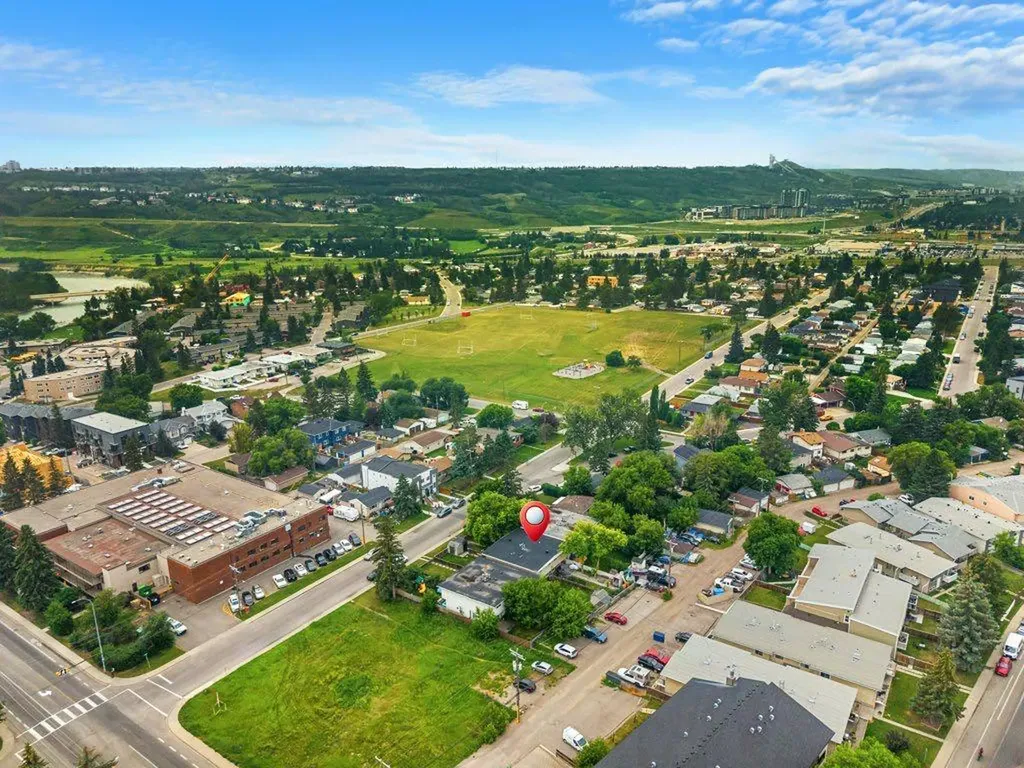 6120 33 Avenue NW Calgary AB T3B 1B8