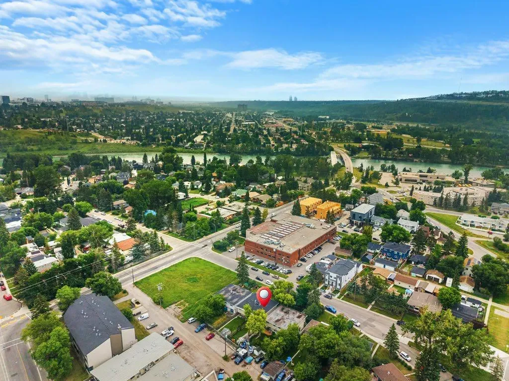 6120B 33 Avenue NW Calgary AB T3B 1B8