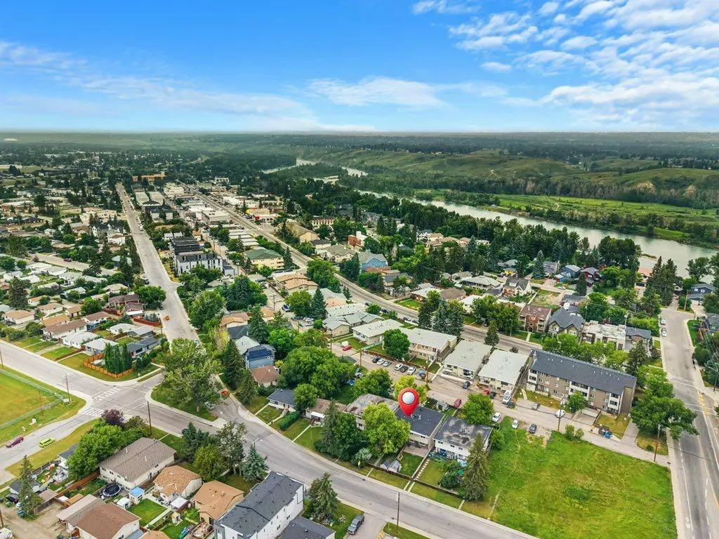 6120 33 Avenue NW Calgary AB T3B 1B8