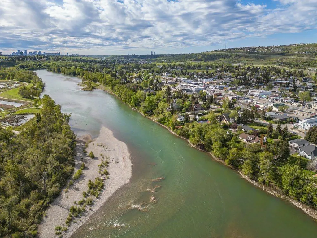6120B 33 Avenue NW Calgary AB T3B 1B8