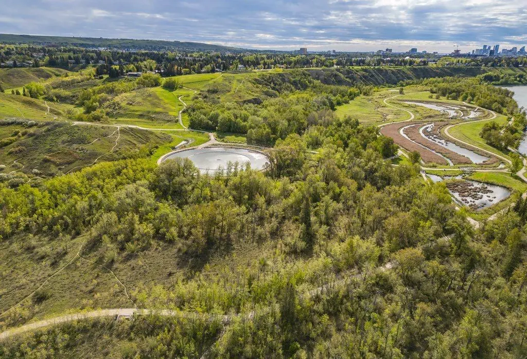 6120B 33 Avenue NW Calgary AB T3B 1B8