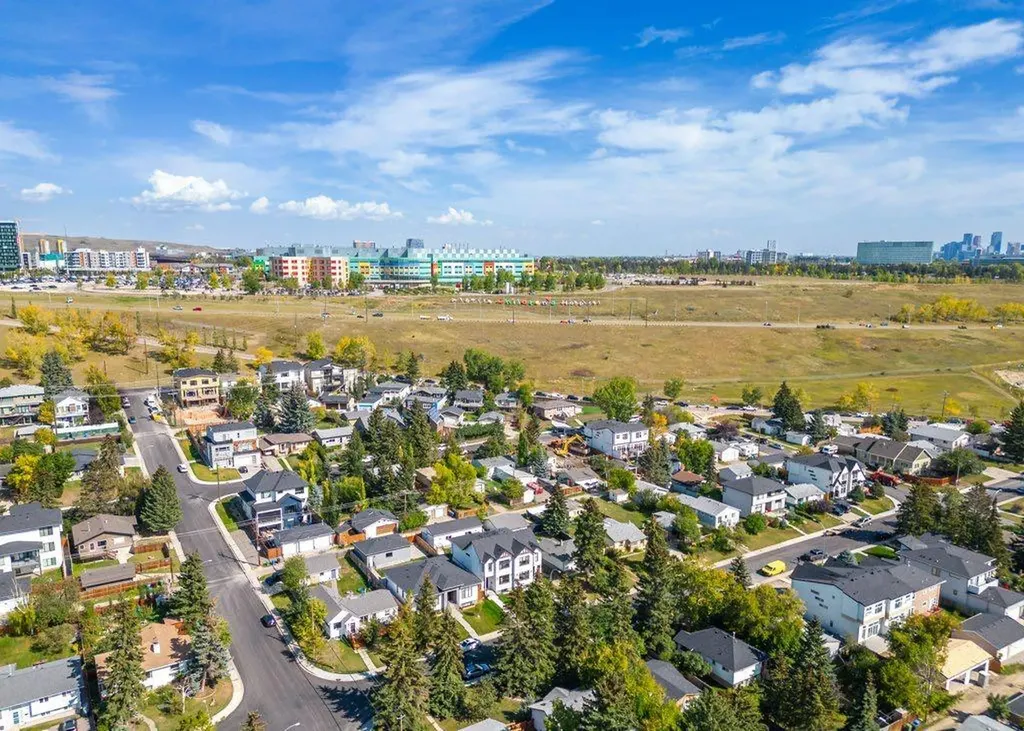 6120B 33 Avenue NW Calgary AB T3B 1B8