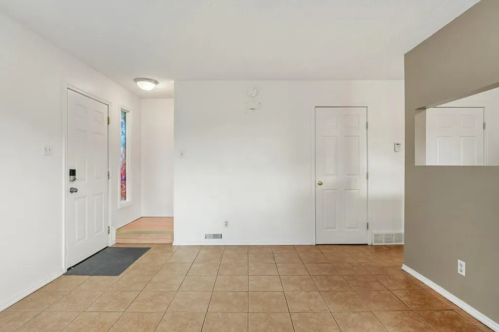 6120 33 Avenue NW Calgary AB T3B 1B8