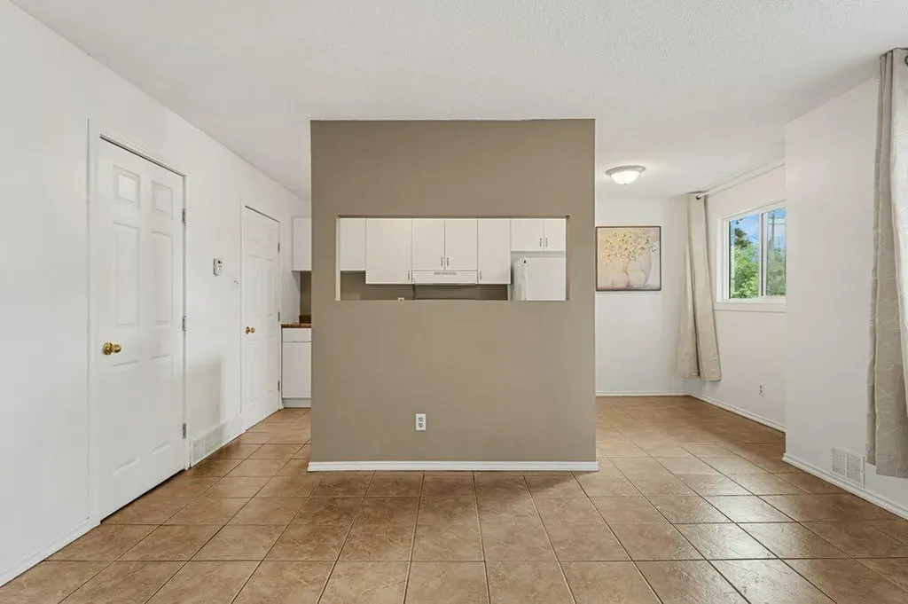 6120 33 Avenue NW Calgary AB T3B 1B8