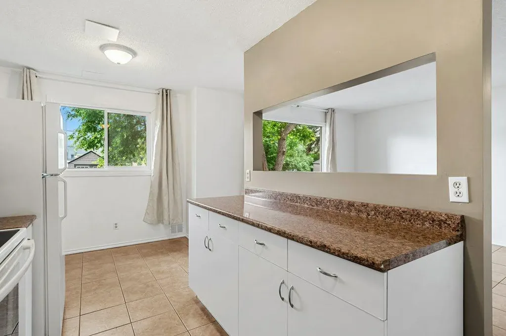 6120B 33 Avenue NW Calgary AB T3B 1B8