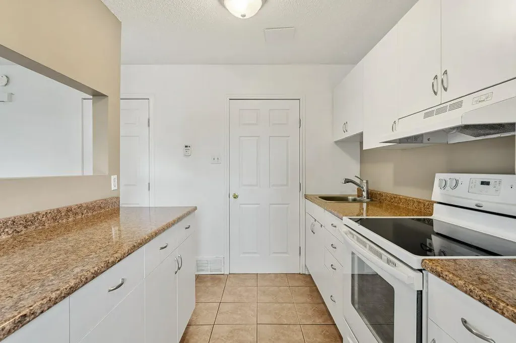 6120 33 Avenue NW Calgary AB T3B 1B8