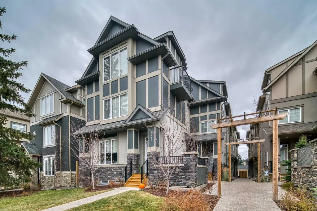 2428 30 Street SW Calgary AB T3E 2M1