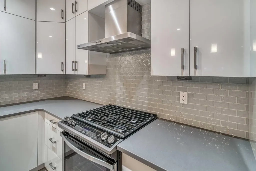 2428 30 Street SW Calgary AB T3E 2M1