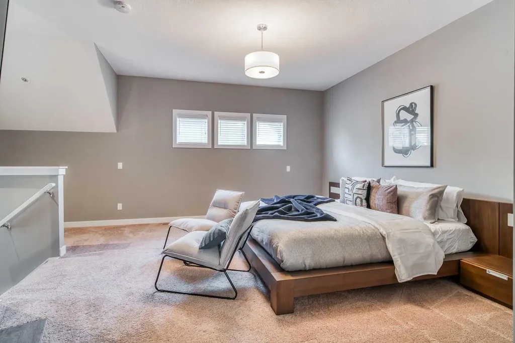 2428 30 Street SW Calgary AB T3E 2M1