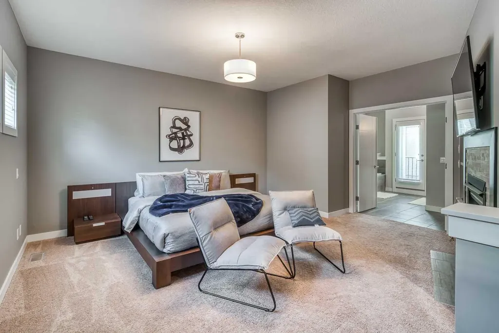 2428 30 Street SW Calgary AB T3E 2M1