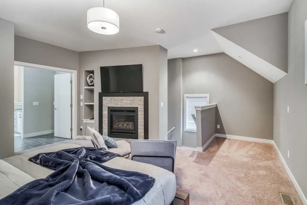 2428 30 Street SW Calgary AB T3E 2M1