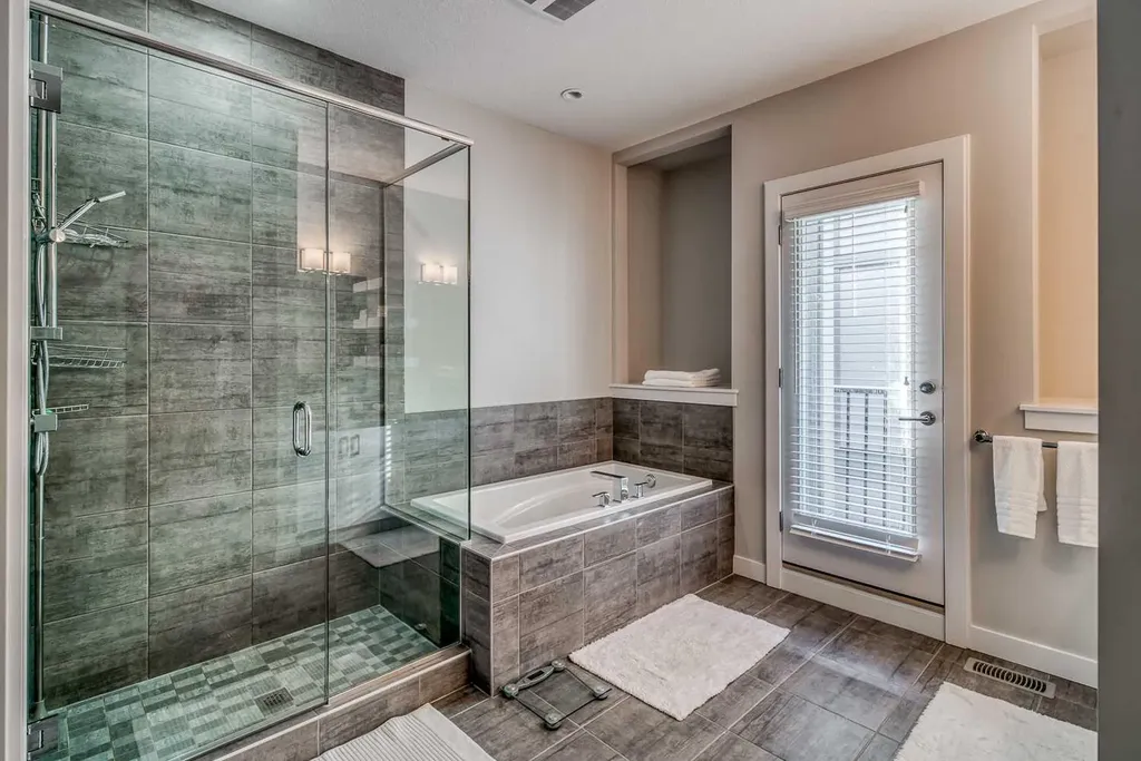 2428 30 Street SW Calgary AB T3E 2M1