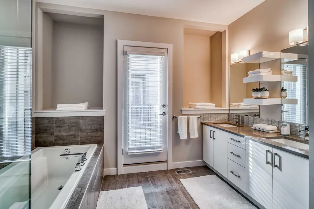 2428 30 Street SW Calgary AB T3E 2M1