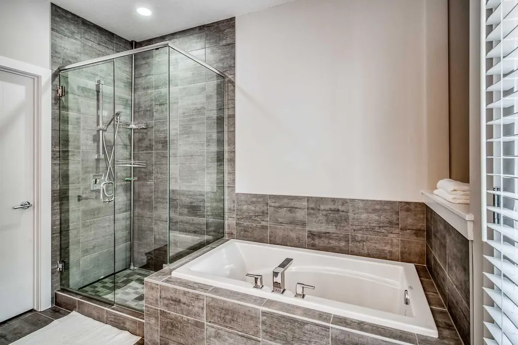 2428 30 Street SW Calgary AB T3E 2M1
