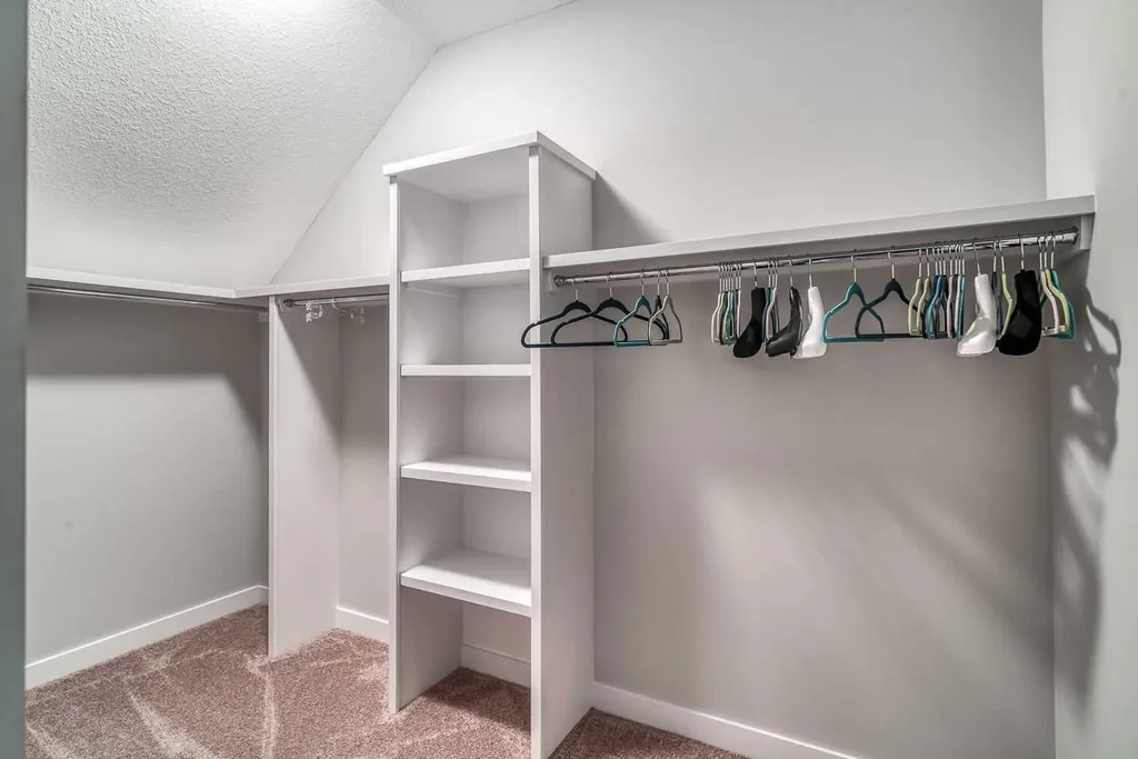 2428 30 Street SW Calgary AB T3E 2M1