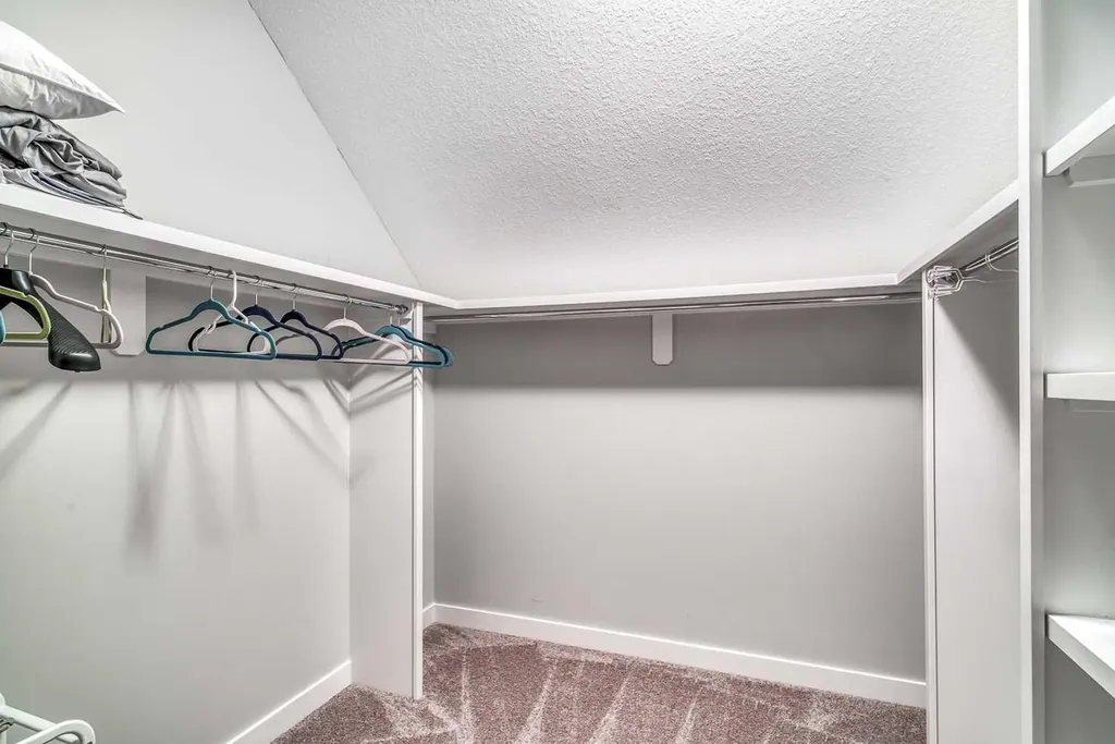 2428 30 Street SW Calgary AB T3E 2M1