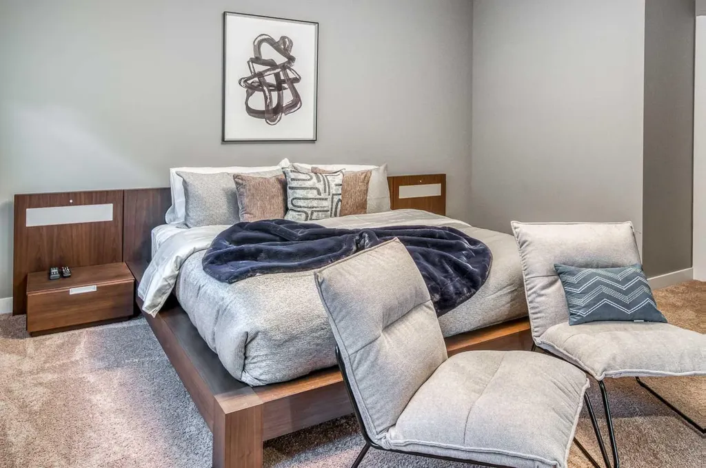 2428 30 Street SW Calgary AB T3E 2M1