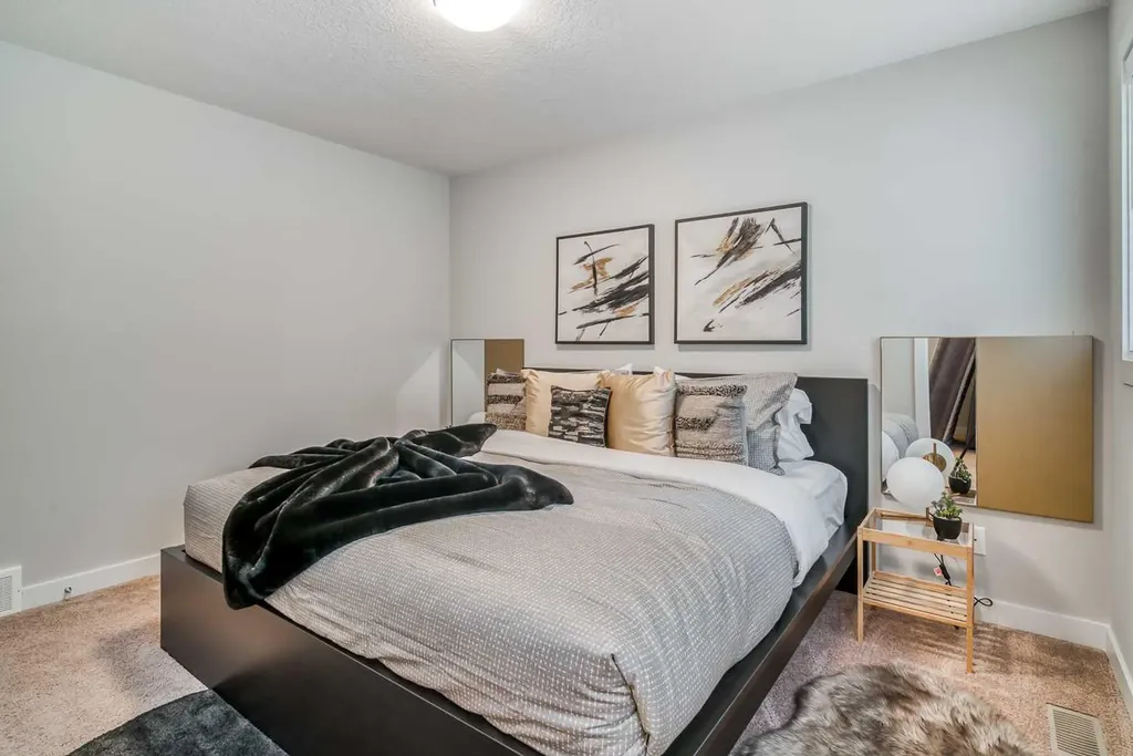2428 30 Street SW Calgary AB T3E 2M1
