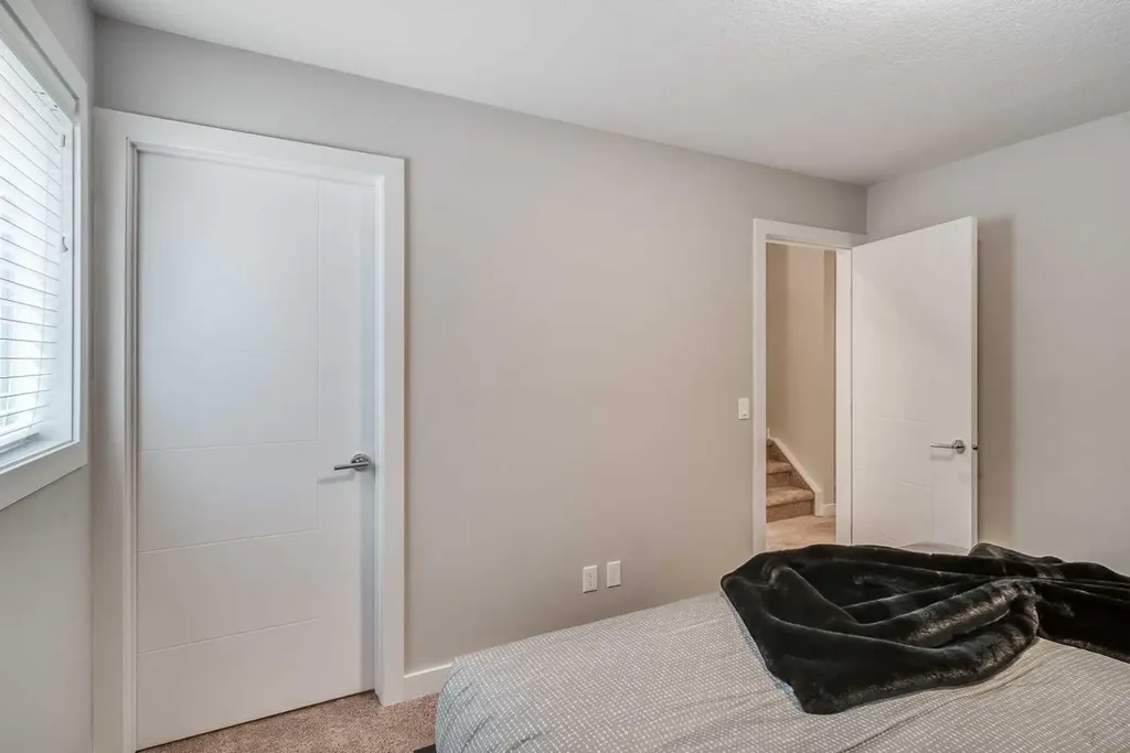 2428 30 Street SW Calgary AB T3E 2M1